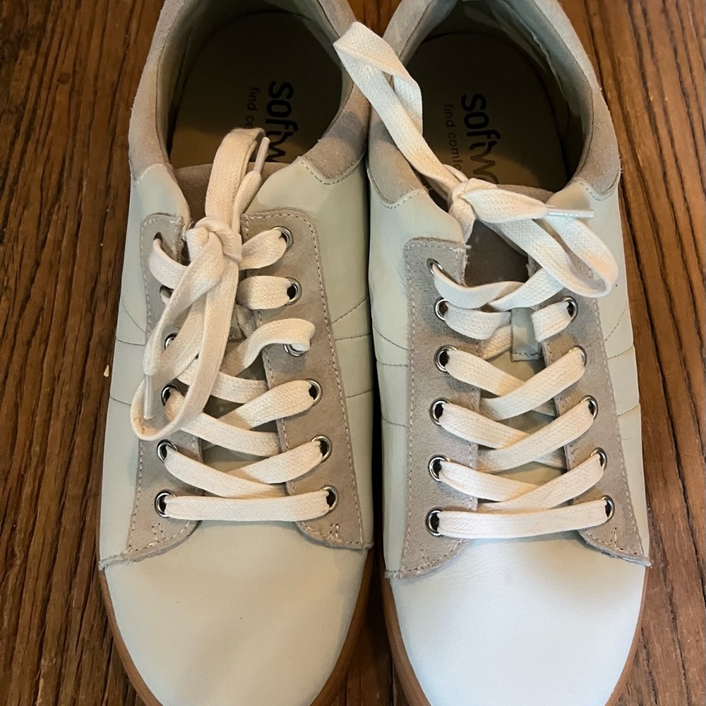 SoftWalk Cream and Gray Casual Sneakers